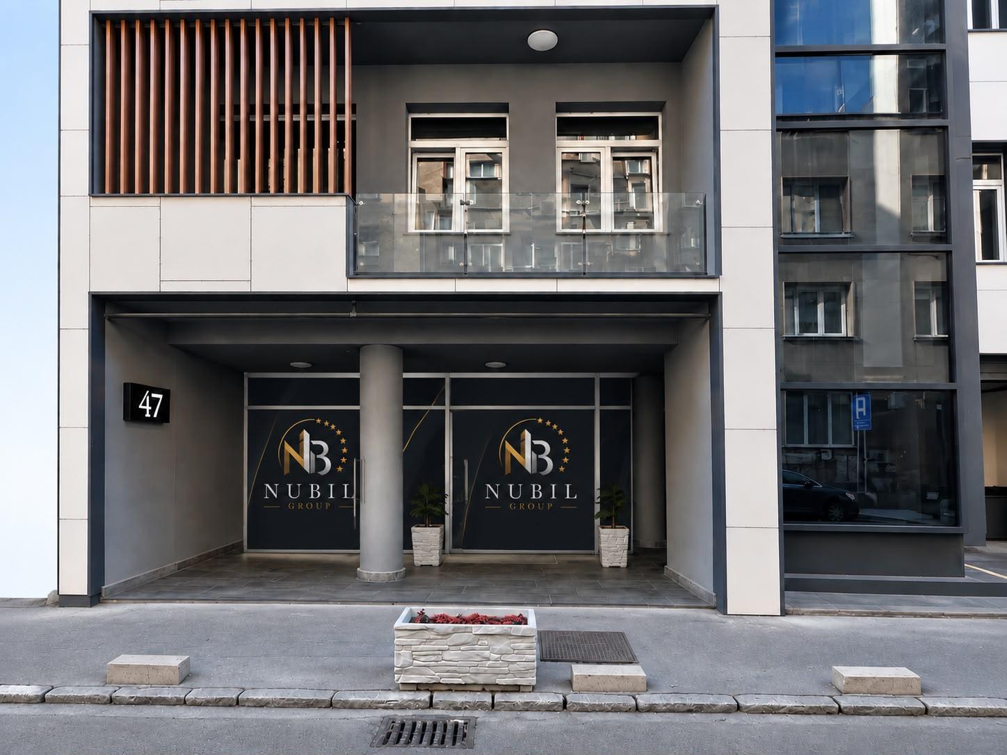 NUBIL GROUP tabelalarının bulunduğu ofis girişi